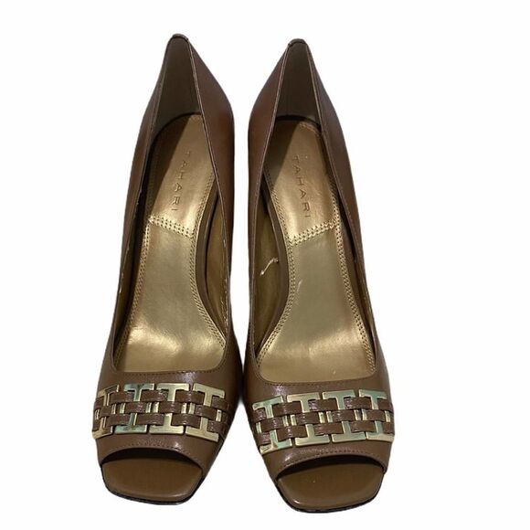 Tahari Bennett Bennett Peep Toe Block Heel Gold Metal Detail Leather Pumps Tan 9 - Picture 15 of 15